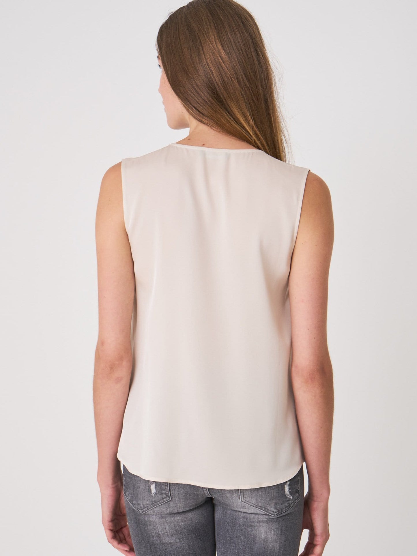 Repeat Cashmere Tops 36 Repeat Cashmere V-Neck top in Silk in powder