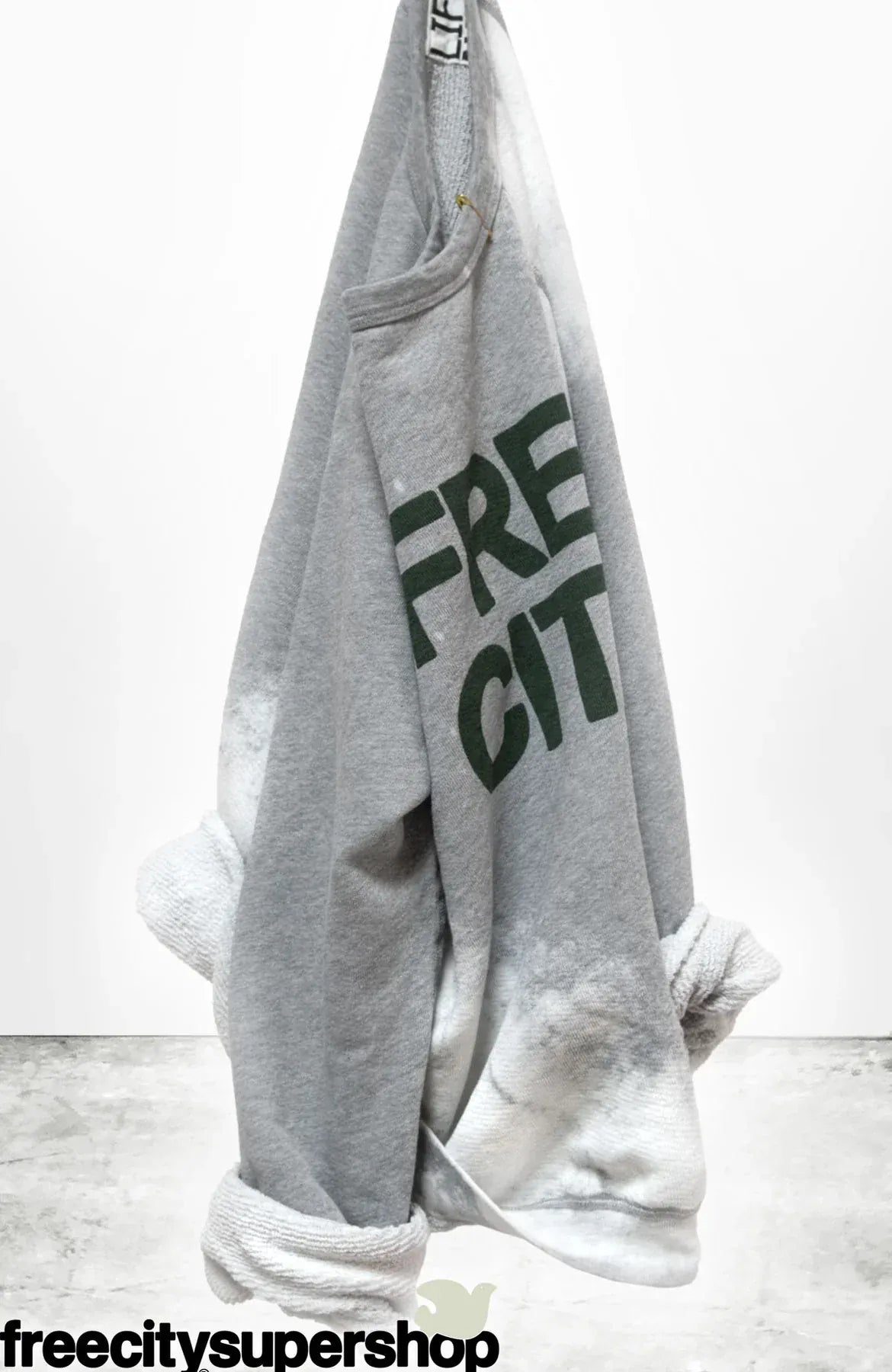FREECITY Sweaters Freecity - Bleachout Raglan sweatshirt in surplus