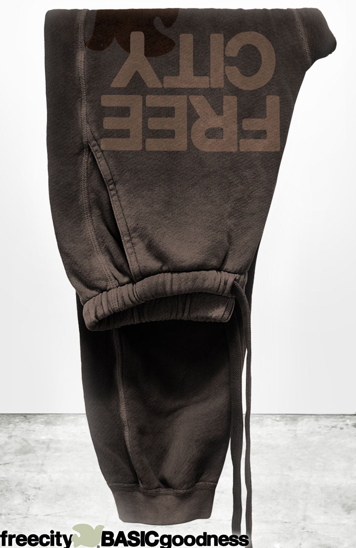 FREECITY Sweatpants Freecity - Large sunfades pocket sweatpant in Chocolate rabbit