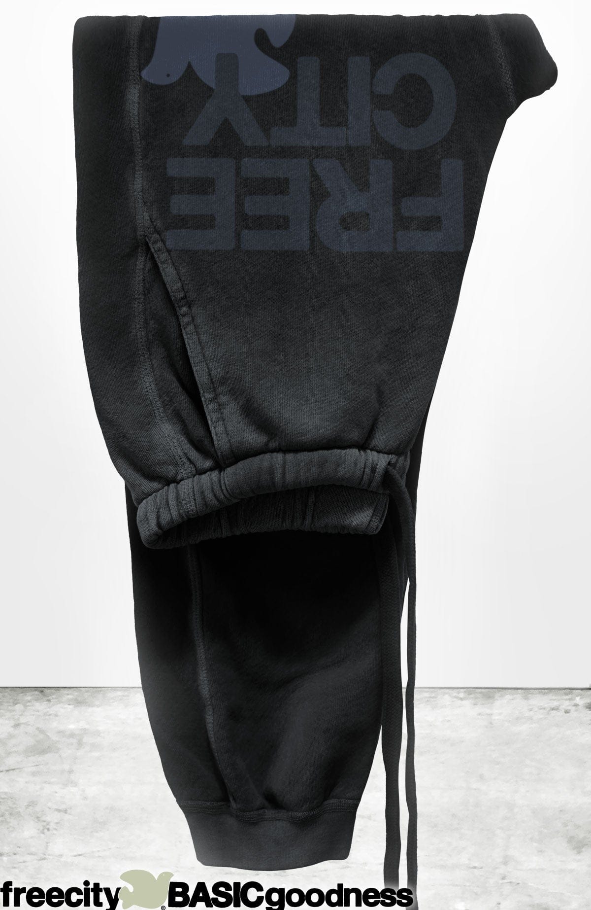 FREECITY Sweatpants Freecity - Large sunfades pocket sweatpant in Moonshadow powder