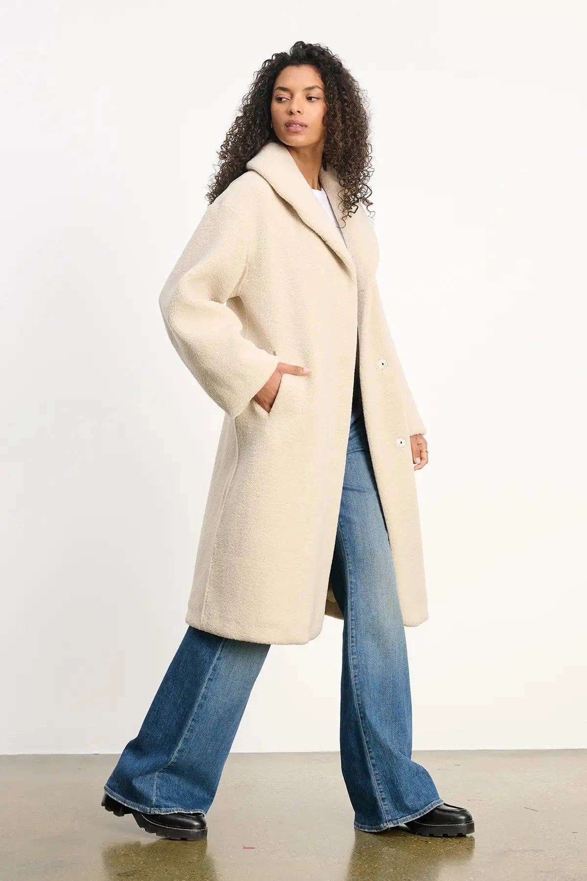 Velvet Jackets Velvet - Eleanor Long Sherpa Jacket in sand