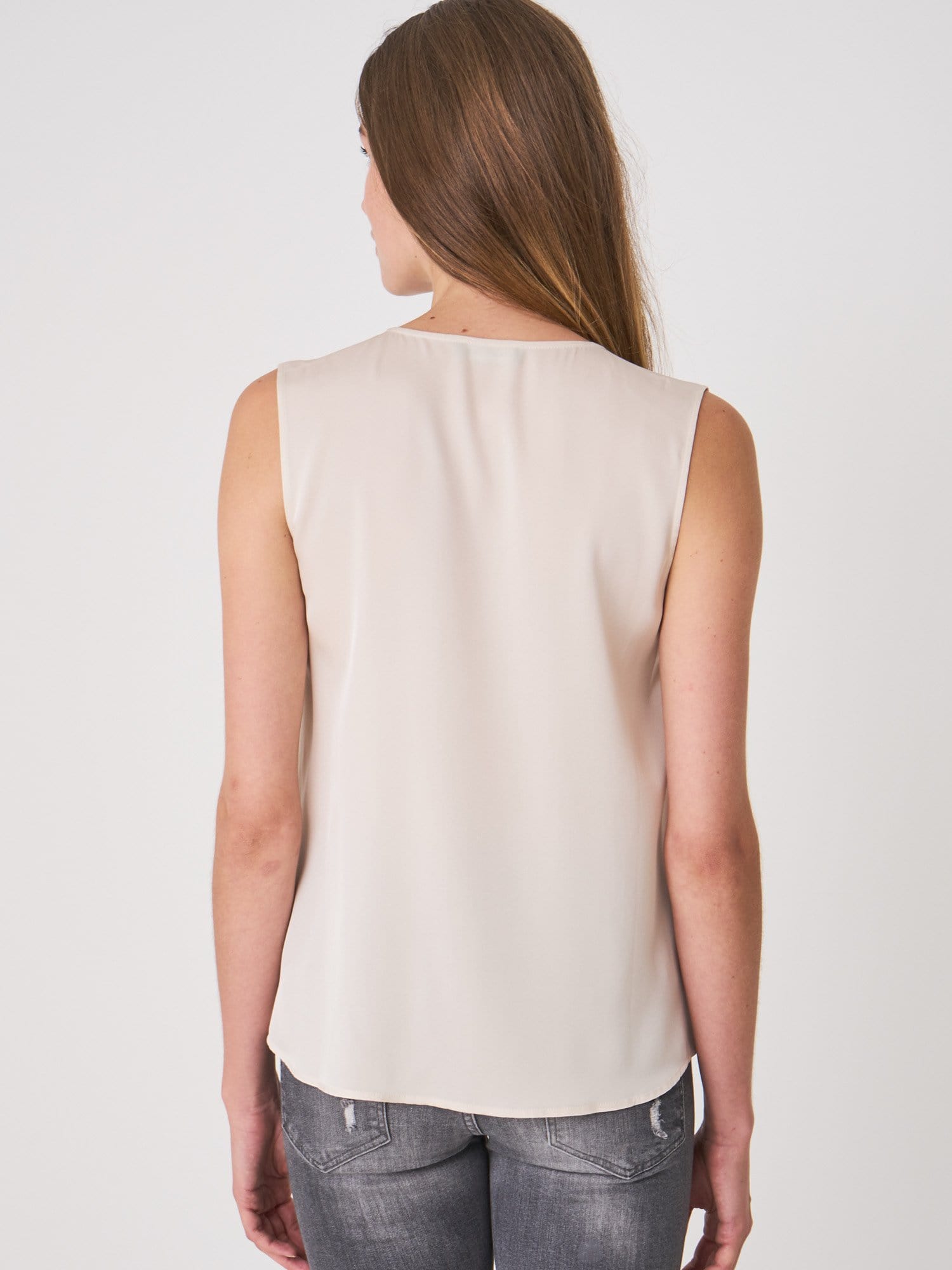 Repeat Cashmere Tops 36 Repeat Cashmere V-Neck top in Silk in powder