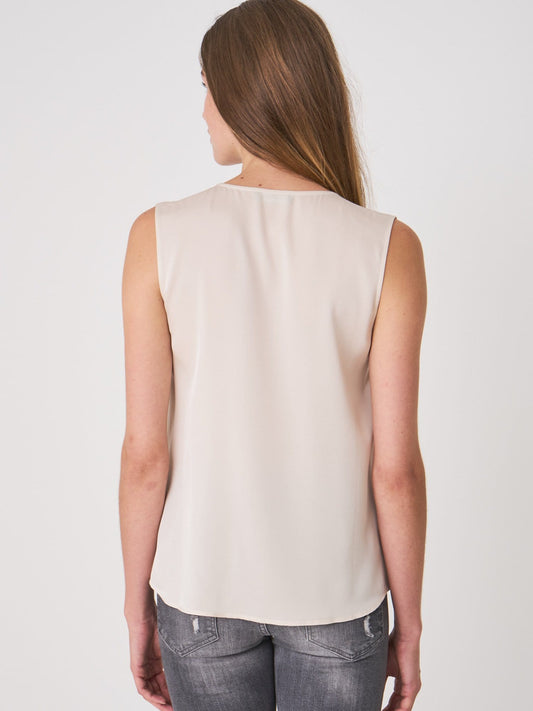 Repeat Cashmere Tops 36 Repeat Cashmere V-Neck top in Silk in powder